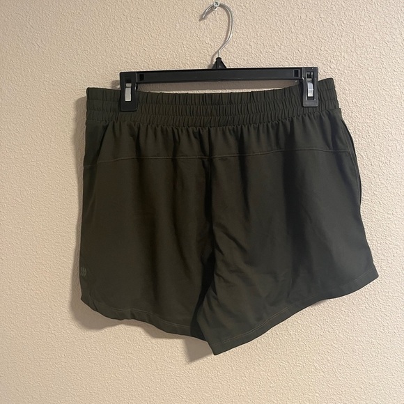All in Motion pull on shorts size medium - Picture 2 of 3